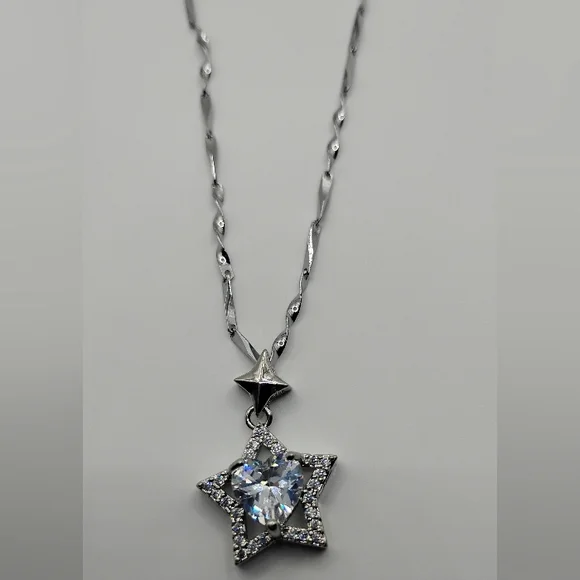 Elegant Silver Star Pendant Necklace - Picture 5 of 7